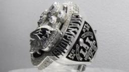 一枚超级碗LI戒指以92,145.60美元价格售出 以广为人知283颗钻石为特色
