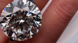 英国70岁老人差点丢掉300万美元钻石