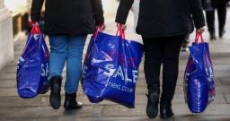 英国服装店的销售额接近疫情前水平