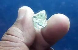 印度农民发现13克拉钻石 价值66,000美元