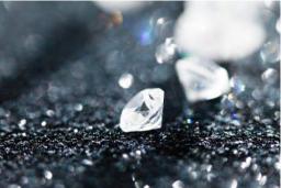 戴比尔斯报告钻石销售下降 但仍保持乐观
